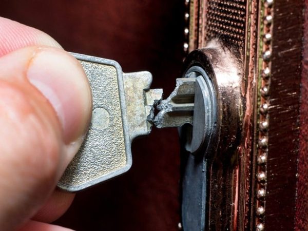 How to Fix a Broken Toronto Office Lock Fast